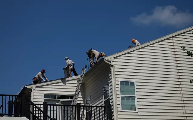 Roofing crew working on a Florida home